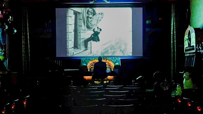 Stummfilmbegleitung in der Old Town Music Hall in Los Angeles