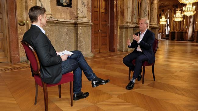 Peter Schneeberger interviewt Stefan Bachmann im Burgtheater