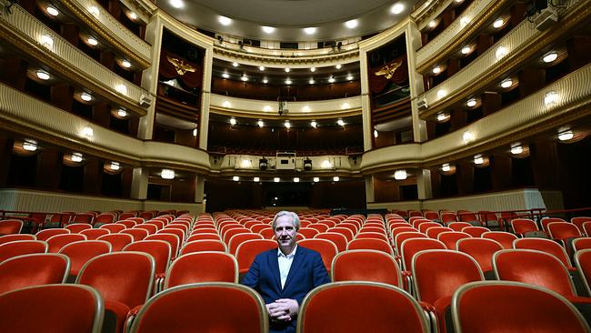 Stefan Bachmann im Zuschauerraum Burgtheater