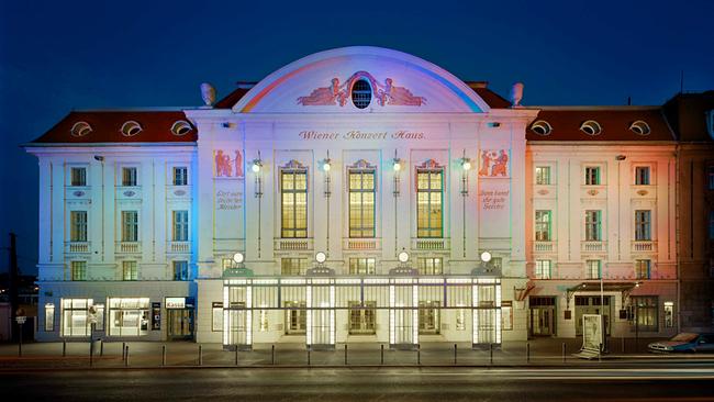 Wiener Konzerthaus bei Nacht.
