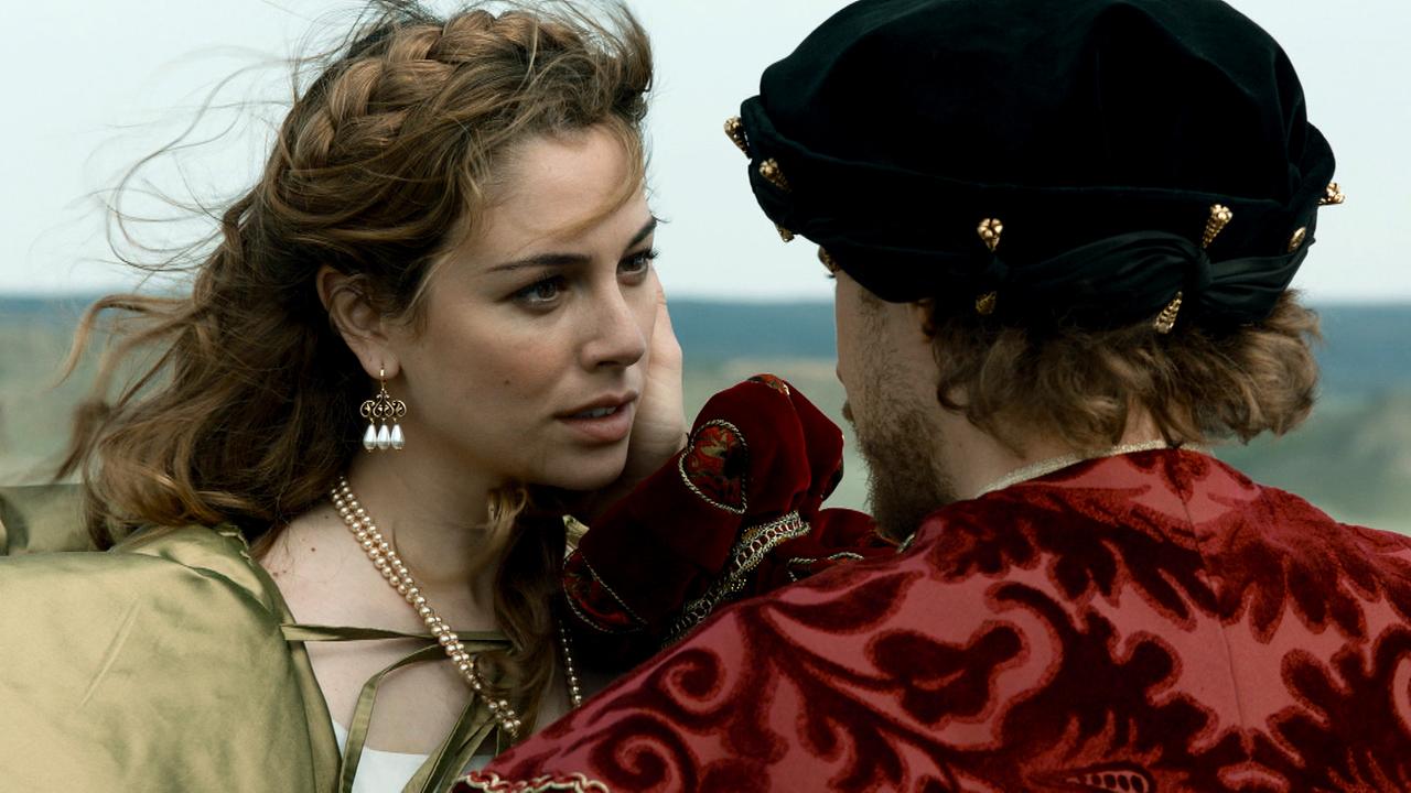 Isabella von Portugal und Karl V. schauen sich in die Augen