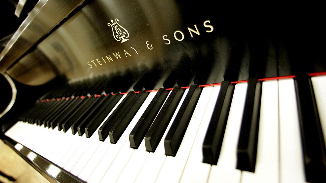 Steinway & Sons Klavier