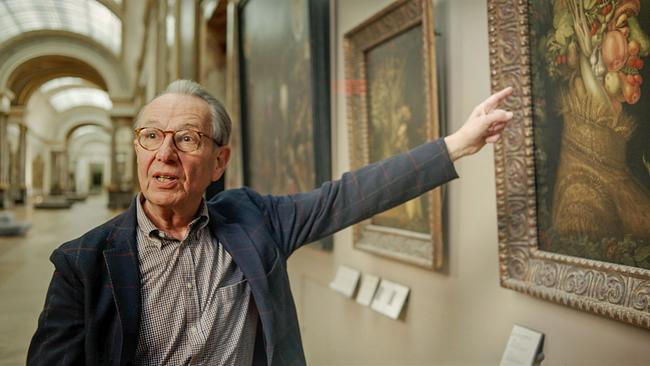 Jean-Hubert Martin (Kunsthistoriker und Kurator) vor einem Giuseppe Arcimboldo Gemälde