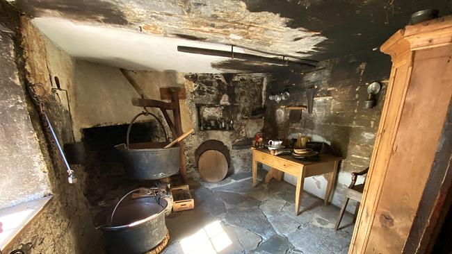 Die Küche in der Casa Tomme im ältesten Haus in Poschiavo