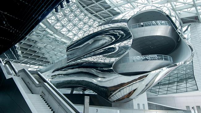 Das gigantische Doppelmuseum im südchinesischen Shenzhen mit seinem Gebäudeteil aus Edelstahl ist das jüngste der Coop Himmelb(l)au Großprojekte