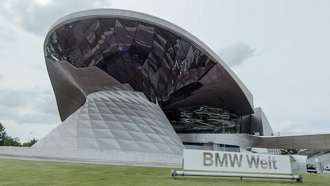 Der Neubau der BMW Welt in München stellt als erstes Multi-Millionen Bauprojekt einen weiteren Meilenstein in der Geschichte von Coop Himmelb(l)au dar