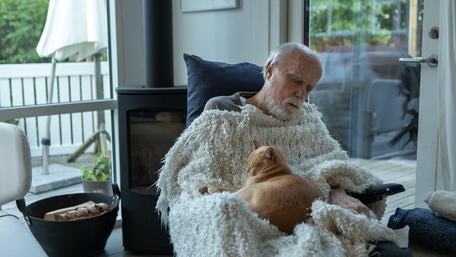 Jorgen und Kater Hermann beim Schlafen in Dagmarsminde