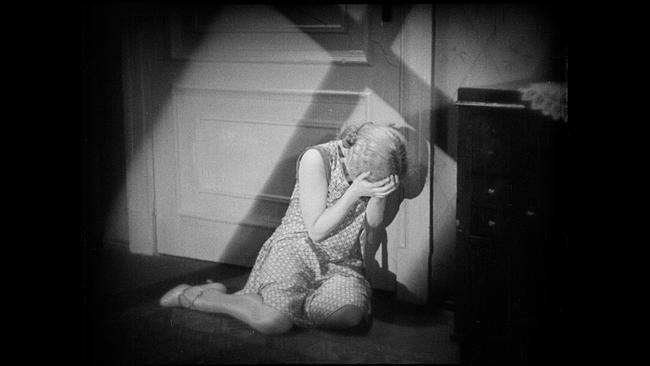 Still aus dem Sozialdrama "Mädchen am Kreuz" (1929)