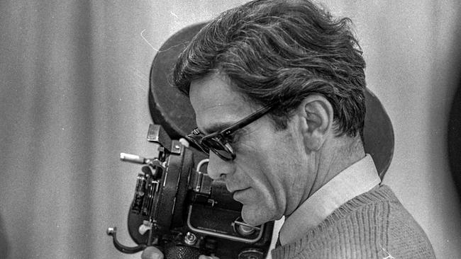 Filmregisseur Pier Paolo Pasolini während der Dreharbeiten zum Film "Teorema – Geometrie der Liebe" aus dem Jahr 1968