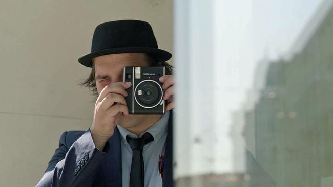Ferdinand Schmalz mit Fotoapparat
