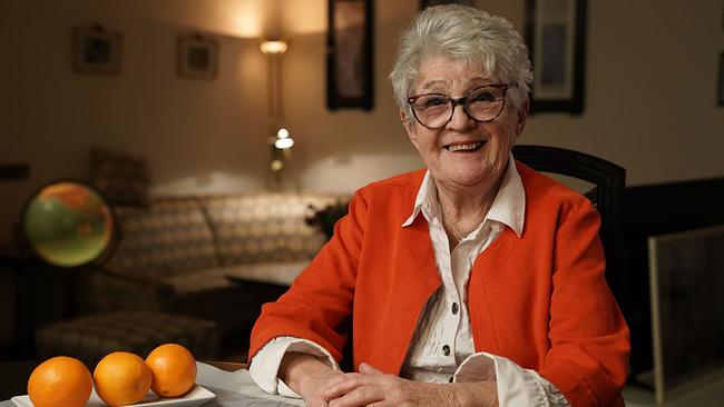 © ORF/Talk TV/Gustl Gschwantner Renate, 77-jährige Friseurmeisterin im Ruhestand aus Niederösterreich, macht sich als Erste im Sommer 2023 mit den „Liebesg’schichten und Heiratssachen“ auf die Suche nach einem prachtvollen Mann.