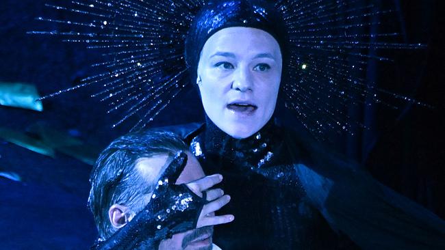 Valerie Pachner als "Tod"