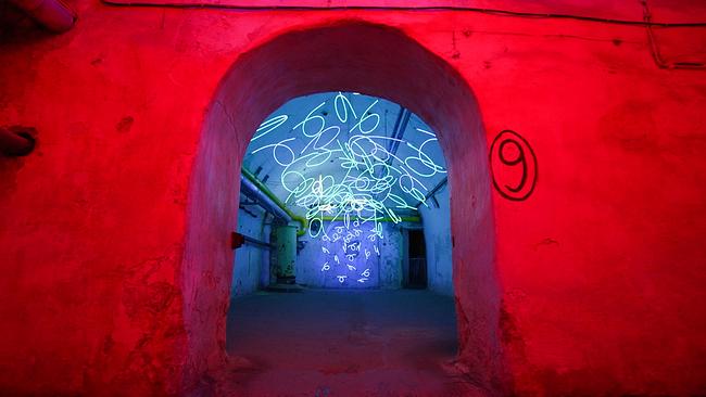 Keith Sonnier - Tunnel of Tears - Zentrum für Internationale Lichtkunst in Unna