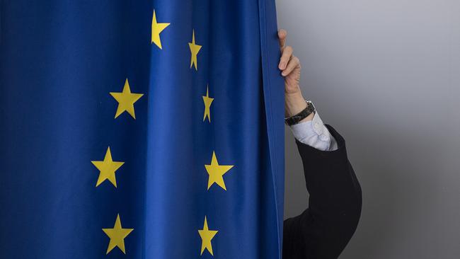 Europaflagge versehene Wahlkabine 