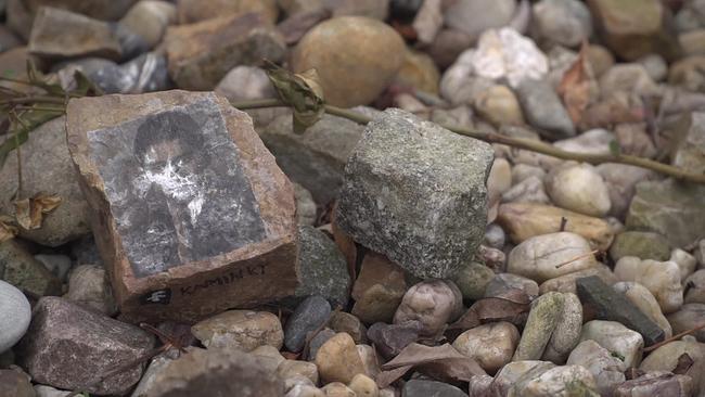 Stein mit Foto von Franz Kafka