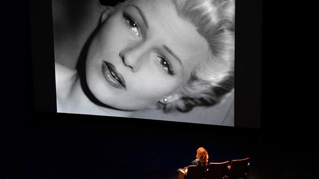 Rita Hayworth in „The Lady frome Shanghai“ – ein Beispiel für geschlechtsspezifische Lichtgestaltung (Menkes List #4)
