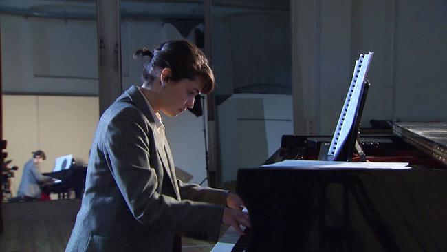 Keren Kargalitsky am Klavier