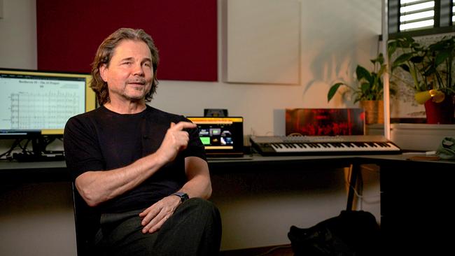 Der Filmmusikkomponist Walter Werzowa, der Filmmusiken zu Spielfilmen wie „Hellraiser V – Inferno,“ „Mimic 2“ und „Taking Lives“ verfasste
