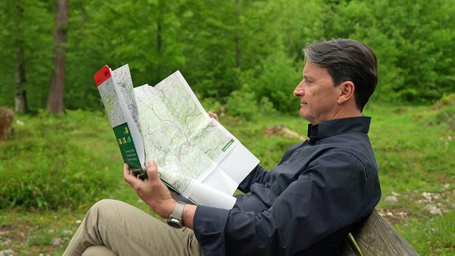 Martin Traxl mit Landkarte Salzkammergut