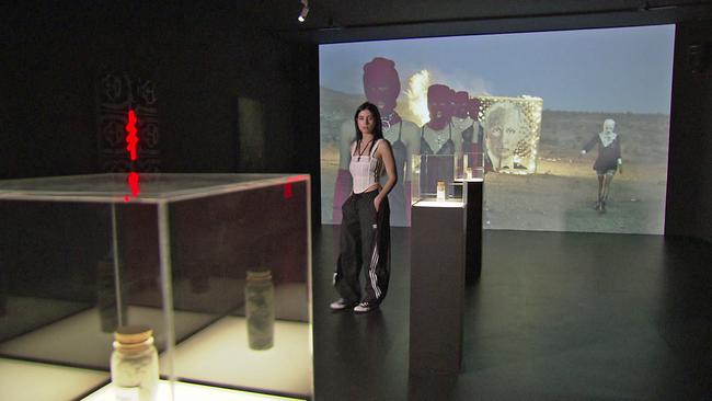 Nadya Tolokonnikova in Ausstellung "Rage"