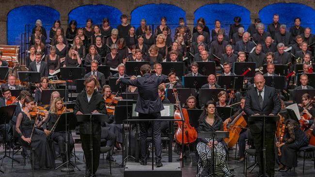 Georg Nigl (Der Gefangene), Maxime Pascal (Musikalische Leitung), Tanja Ariane Baumgartner (Die Mutter), John Daszak (Der Kerkermeister/Der Großinquisitor), ORF Radio-Symphonieorchester Wien, Chor des Bayerischen Rundfunks