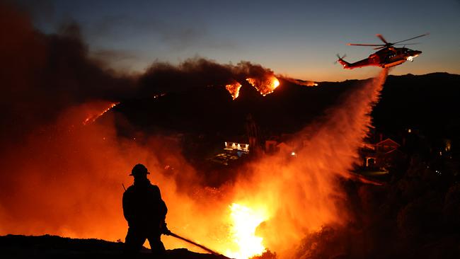 Löschversuche Brand L.A.