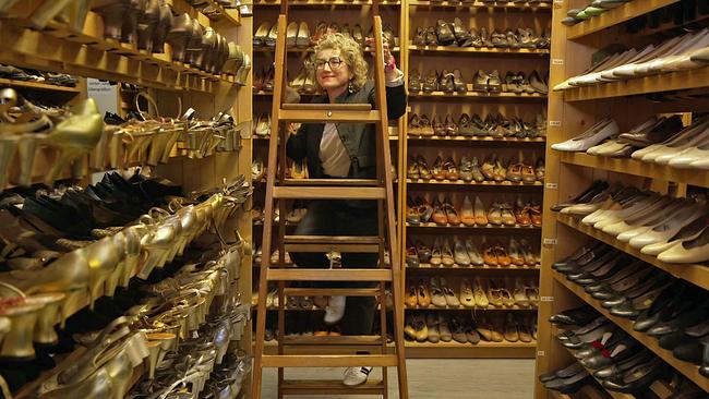 © ORF Tanja Hausner im Schuhfundus