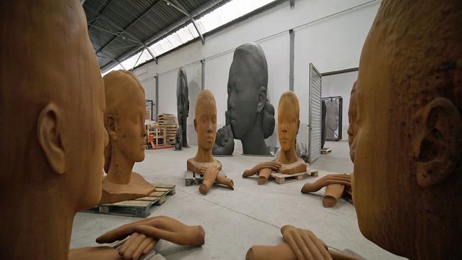 Jaume Plensa Kunstwerke im Atelier