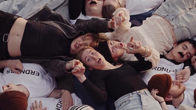 Lovehead-Musikerinnen singen