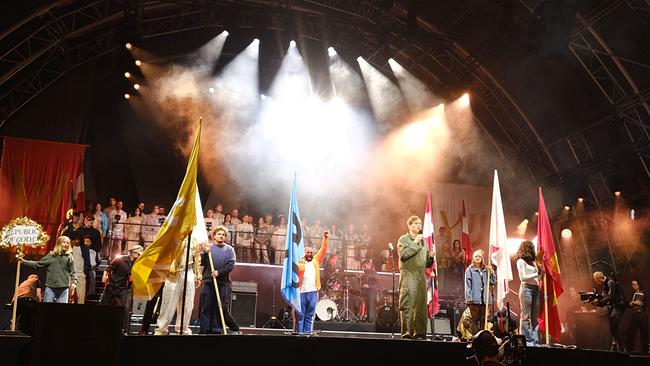 Gods Republic, Milo Rau, Schmusechor