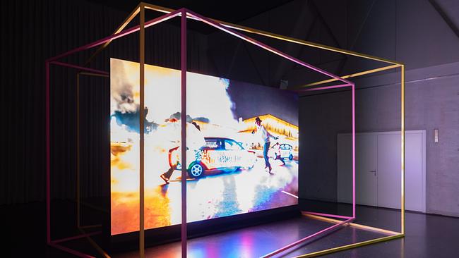 Installation: Mechanical Kurds / Hito Steyerl 