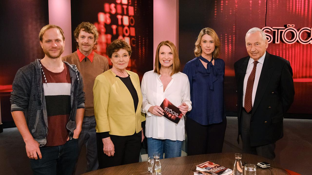 © ORF/Günther Pichlkostner Adrian Goiginger, Voodoo Jürgens, Monika Baumgartner, Moderatorin Barbara Stöckl, Sabine Kuegler und Johannes Huber im STÖCKL Studio