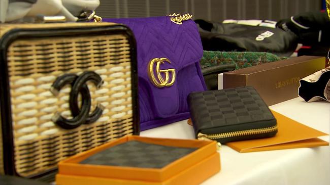 © ORF Am Foto sind diverse gefälschte Artikel zu sehen