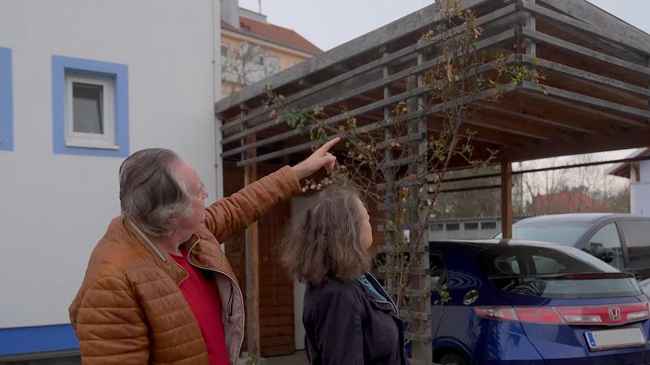 © ORF Familie T. zeigt ihr Carport, das von Handwerks-Betrügern repariert wurde – unprofessionell und um sehr viel Geld