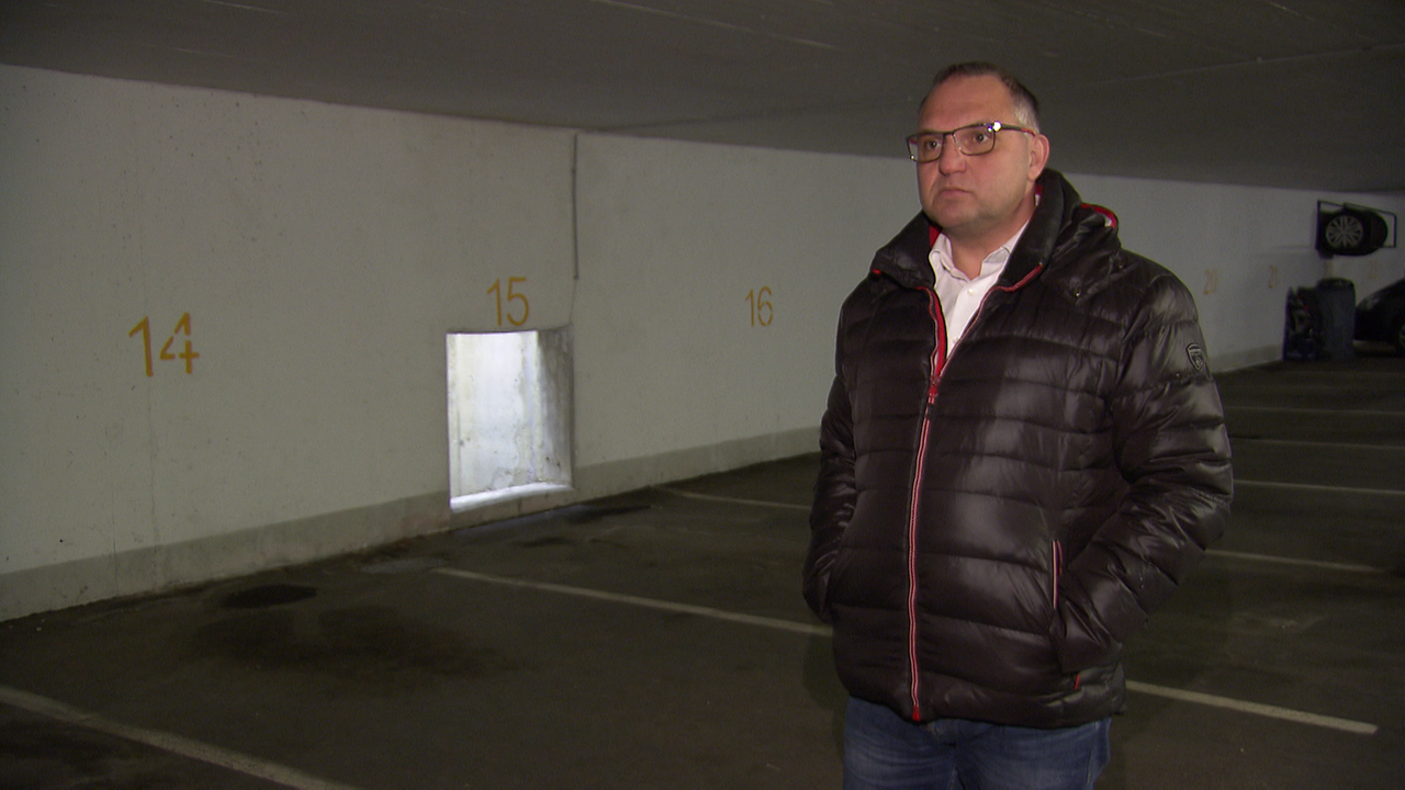© ORF Herr S. am Parkplatz Nummer 14