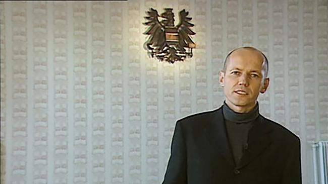 Peter Resetarits moderierte die erste Sendung von Am Schauplatz Gericht am 3.10.1997