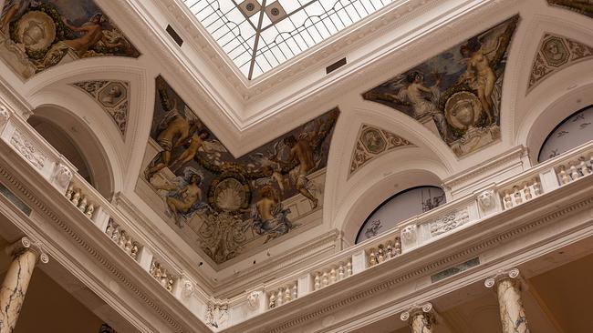 Das freskengeschmückte Atrium des Weltmuseums