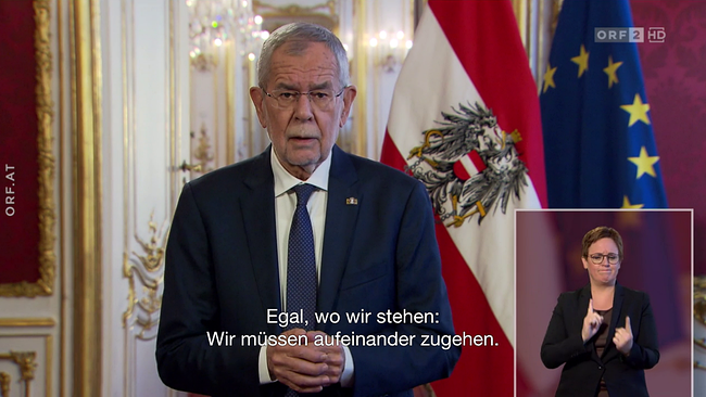 Bundespräsident Alexander van der Bellen bei der untertitelten Fernsehansprache am Nationalfeiertag 2021 