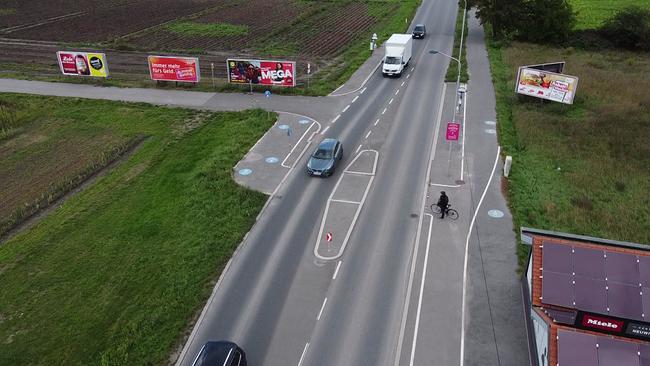 Das Luftbild zeigt die gefährliche Straßenquerung