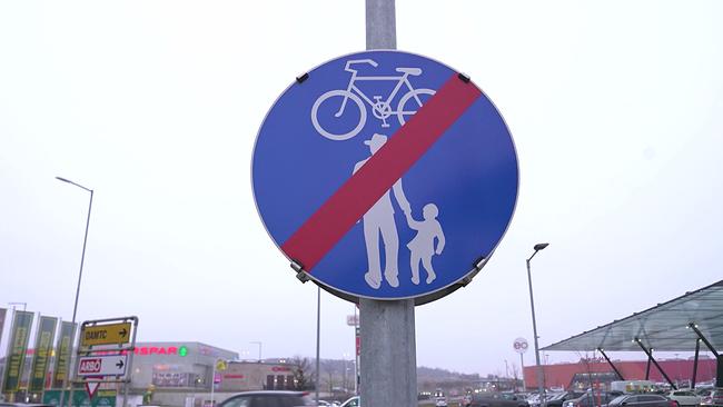 Das Bild zeigt das Verkehrsschild Fußgänger- und Radweg Ende