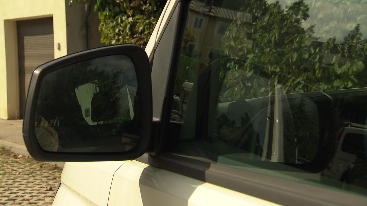 © ORF / Gerald Gottlieb Das Bild zeigt symbolisch einen Autospiegel