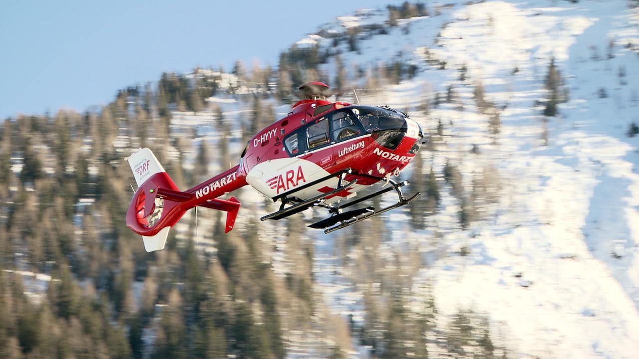 Ein Hubschrauber der ARA Luftrettung ist zu sehen