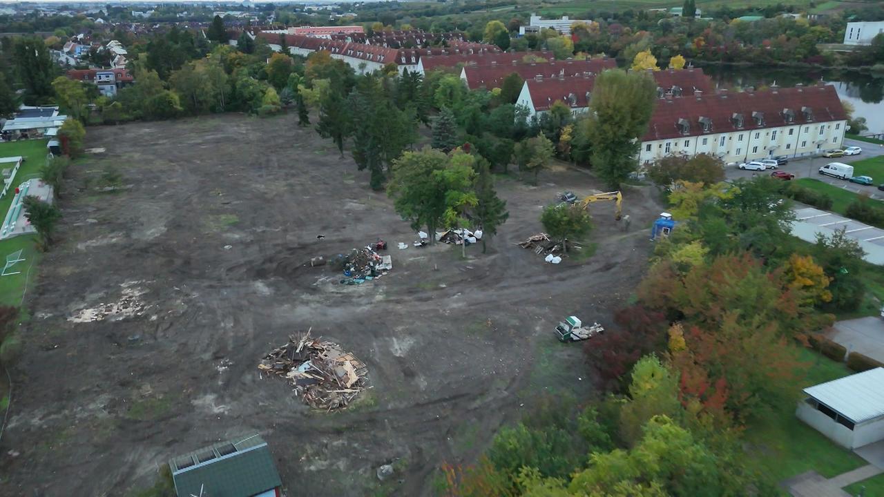 © ORF / G.Gschwantner, G.Fellner Die Luftbildaufnahme zeigt die gerodeten Flächen der ehemaligen Kleingärten