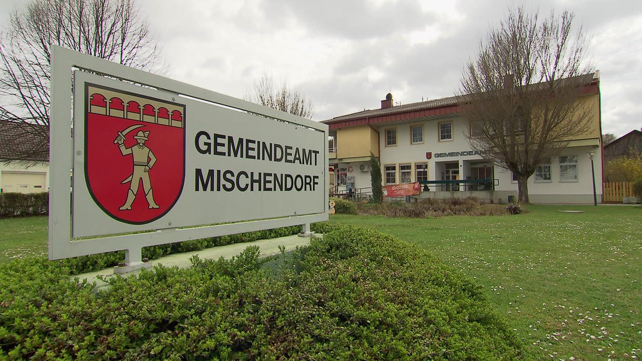 Man sieht das Gemeindeamt Mischendorf
