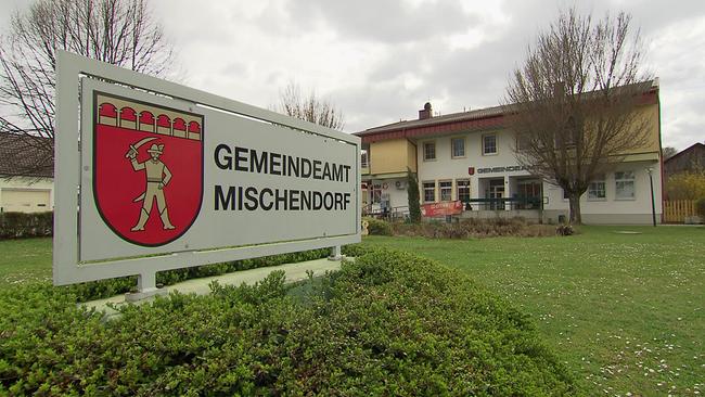 © ORF / Gerald Gottlieb Man sieht das Gemeindeamt Mischendorf