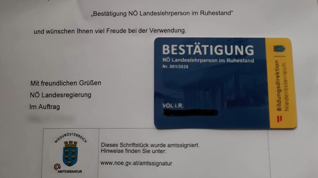 Man sieht den neu ausgestellten Pensionistenausweis der Beschwerdeführerin