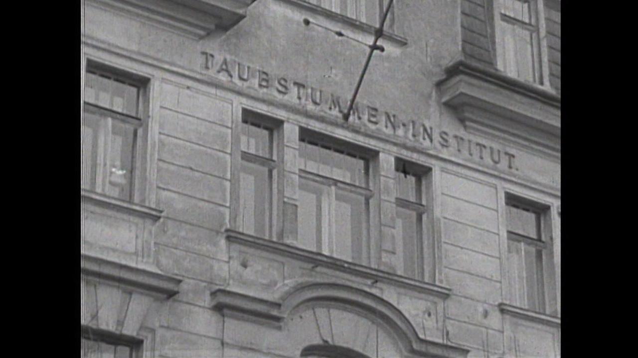 Ein Archivbild zeigt das Gebäude des Taubstummeninstitus