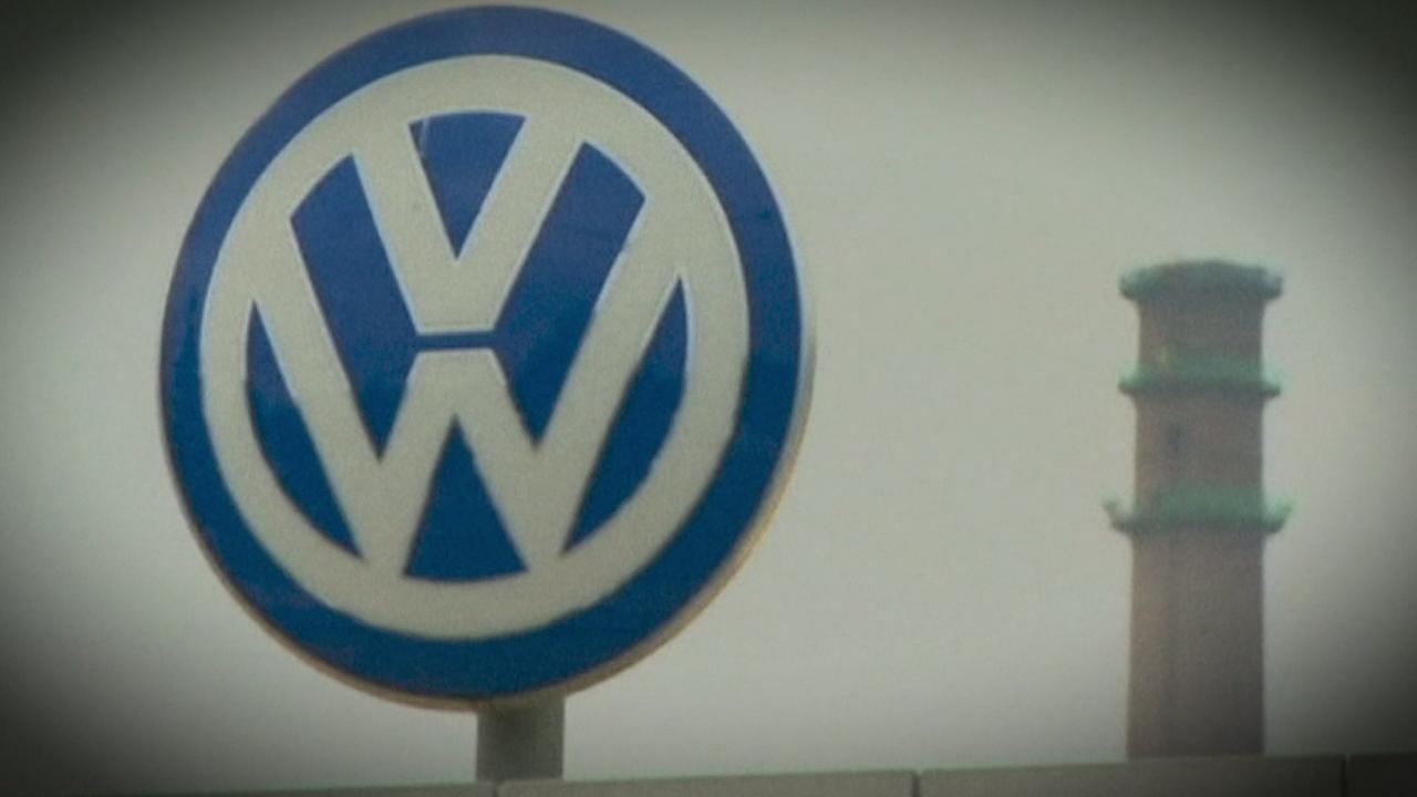 Ein VW-Logo-Schild.