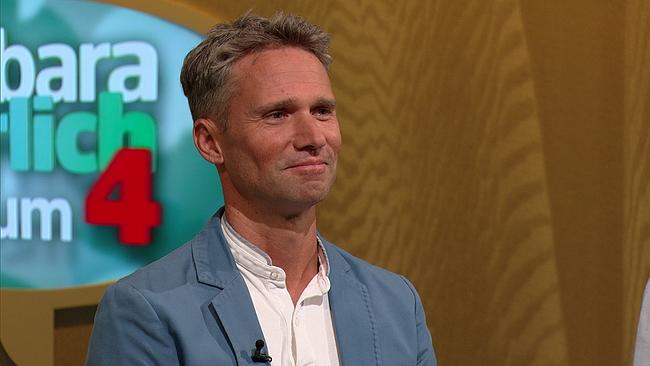 © ORF Jens, kurze, blonde Haare, hellblaues Sakko, Führungskräftetrainer