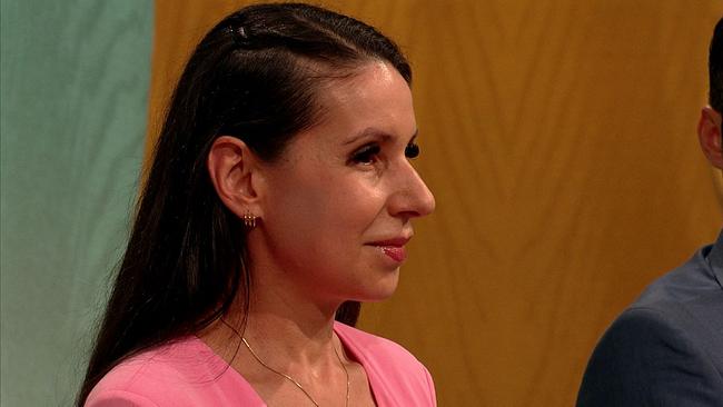 Diana, Modedesignerin und Model, dunkle, lange Haare, sehr schlank